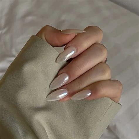 nude pearl nails